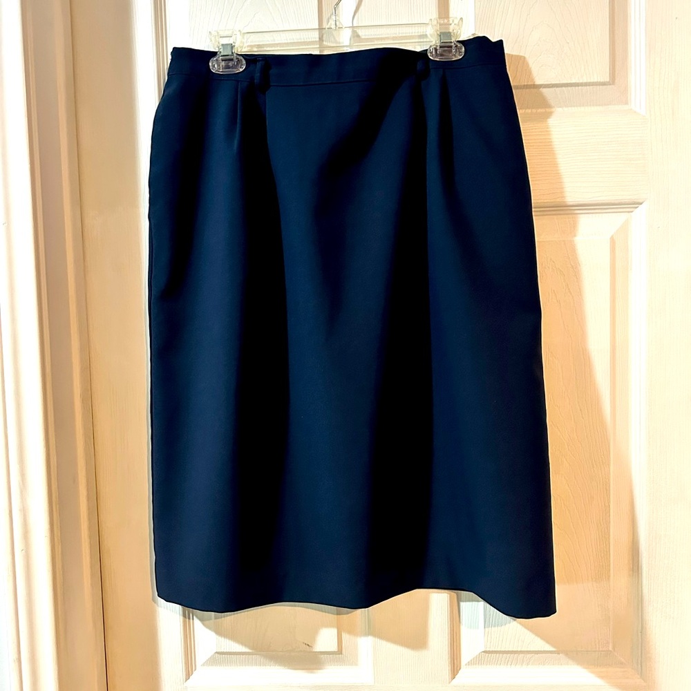 Woman’s navy blue skirt. EUC size 16. 26” long